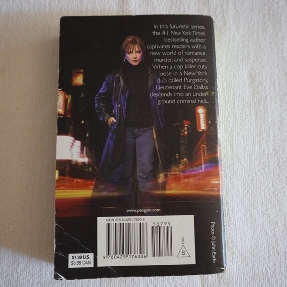 J.D. Robb / Nora Roberts Judgement in Death Romantic Suspense Novel - Picture 3 of 8